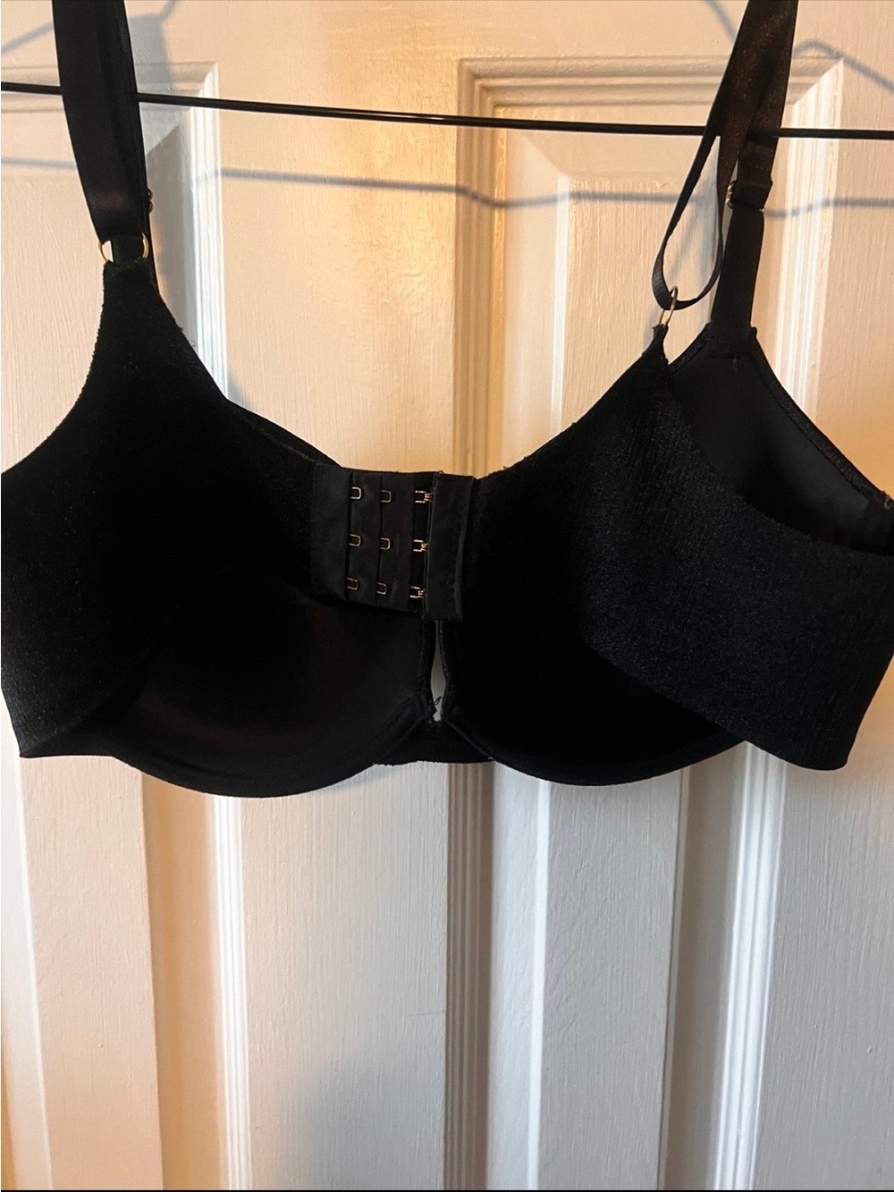 Frederick's of Hollywood Black Smooth T-Shirt Bra - Picture 2 of 3